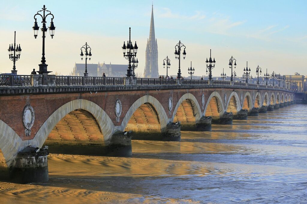 Escapade Bordelaise - pont de pierre bordeaux - Bassin d'Arcachon