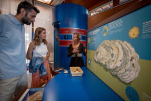 La saison de la culture : c'est toute l'année sur le Bassin d'Arcachon ! - 20220517 HD Couple Maison de lHuitre Karine MEDINA 9 - Bassin d'Arcachon